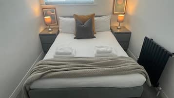 2 habitaciones, tabla de planchar con plancha, wifi y ropa de cama