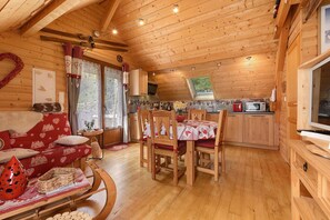 Interior - Cozy chalet with stunning mountain views – perfect for families or friends (Gavarnie-Gèdre)