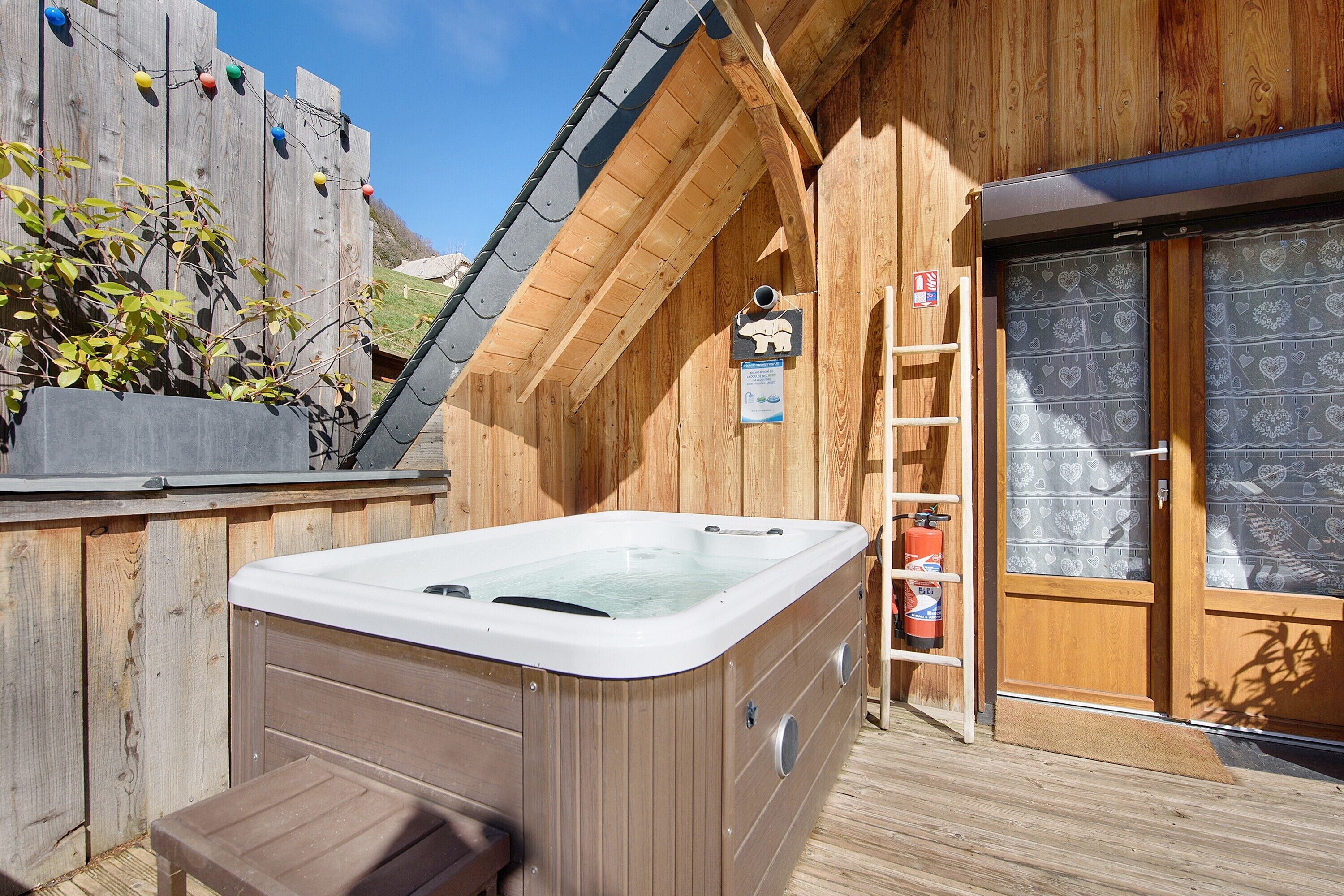 Tina de hidromasaje al aire libre