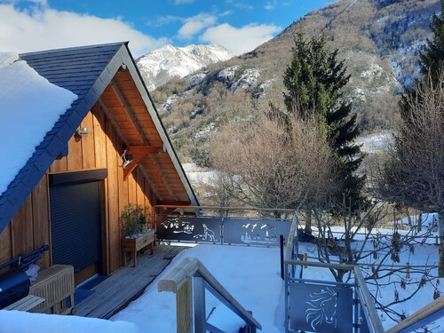 Cozy chalet with magical mountain views – perfect for families or friends