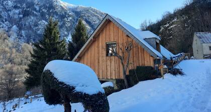 Chalet cosy avec vue magique sur les montagnes â parfait pour familles ou amis