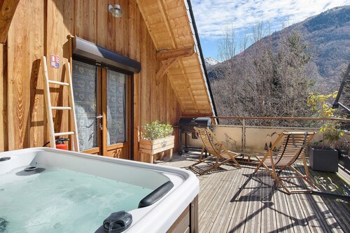 Cozy chalet with stunning mountain views – perfect for families or friends