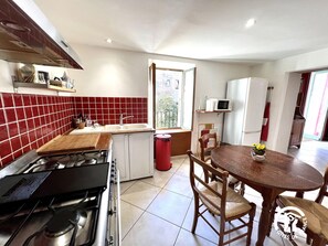 Four à micro-ondes, lave-vaisselle