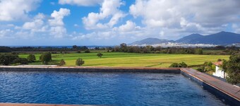 Bed and Breakfast 'Chambre 2' with Sea View, Wi-Fi and Air Conditioning