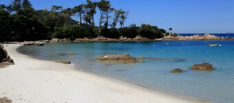 Bed and Breakfast 'Chambre 2' with Sea View, Wi-Fi and Air Conditioning