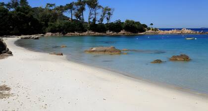 Bed and Breakfast 'Chambre 2' with Sea View, Wi-Fi and Air Conditioning