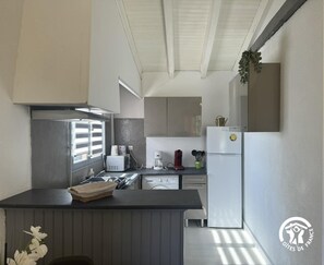 Kühlschrank, Mikrowelle, Ofen