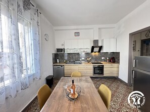 Réfrigérateur, micro-ondes, lave-vaisselle