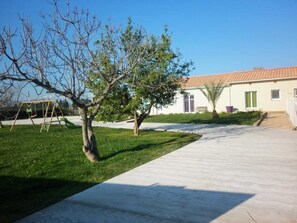 المنطقة المحيطة بالمنشأة