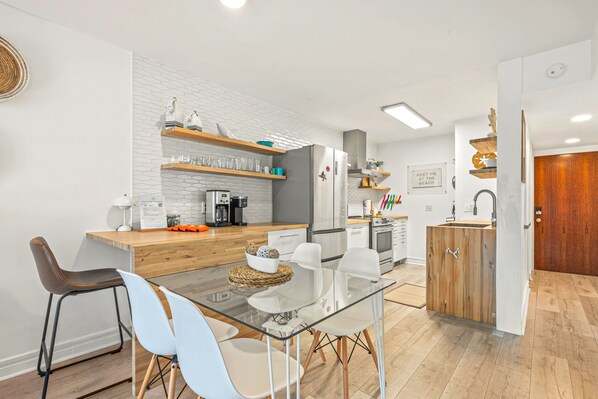 Fridge, microwave, oven, stovetop - Updated Condo with shared tennis, close to Coligny Plaza and beach (Hilton Head)