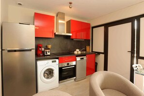 Kühlschrank, Mikrowelle, Ofen, Geschirrspüler