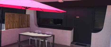 تناول الطعام بالخارج