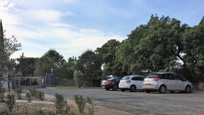 A parking lot with several cars parked, surrounded by trees and a clear sky. - Carène - ARGELES-SUR-MER (ARGELES-SUR-MER)