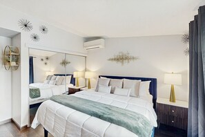 3 soverom, strykejern/-brett, internettilgang og sengetøy