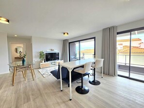 Interior - Sea View Garajau I by Rentallido (Caniço)