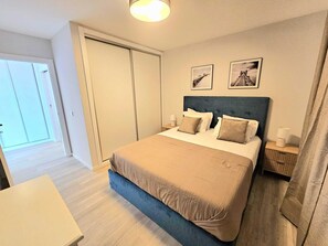 1 bedroom, iron/ironing board, internet, bed sheets