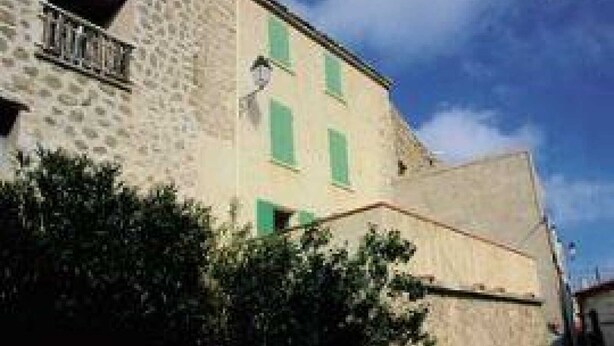 A two-story building with a stone facade and green shutters. - Terrace - MONTALBA-LE-CHATEAU (MONTALBA-LE-CHATEAU)