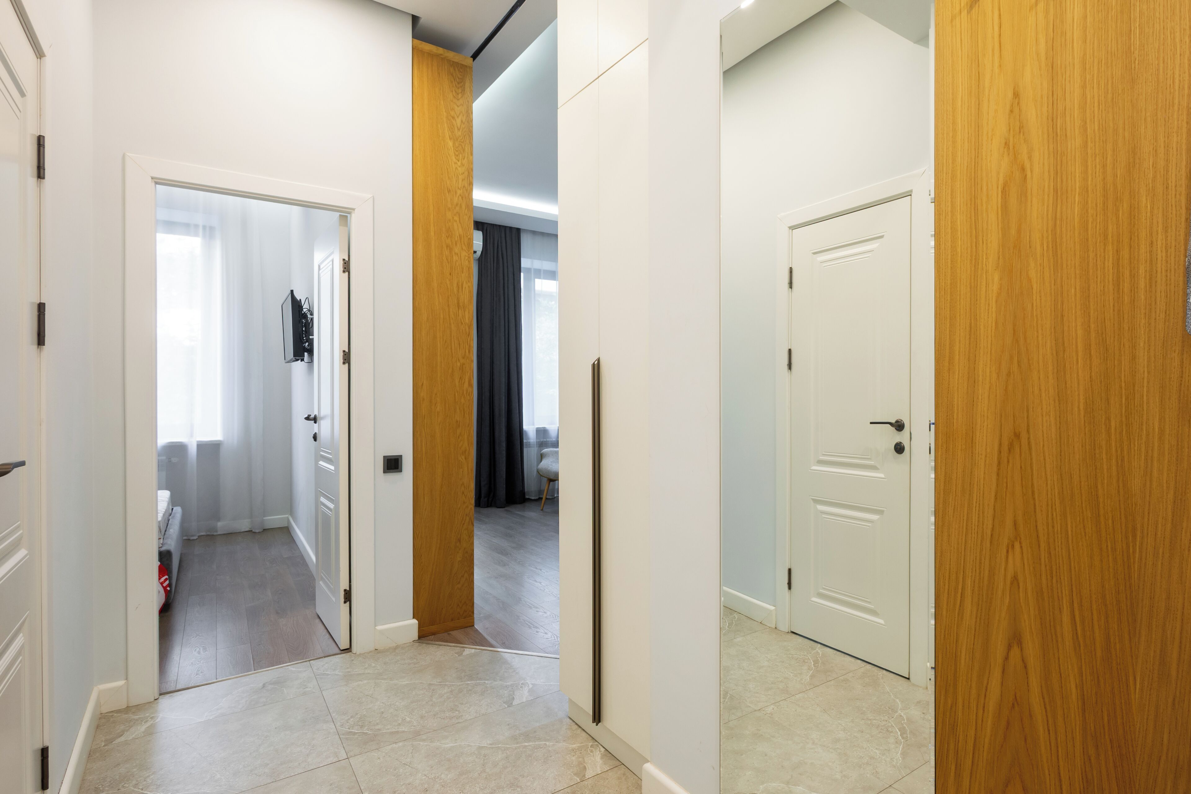 Comfort Apartment | Ruang tamu | 50 inci televisyen skrin rata dengan kabel 