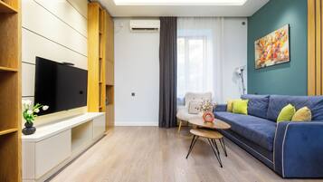 Comfort-Apartment | Wohnbereich | 50-Zoll-Flachbildfernseher mit Kabelempfang