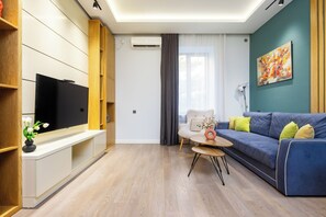 Comfort-Apartment | Wohnbereich | 50-Zoll-Flachbildfernseher mit Kabelempfang