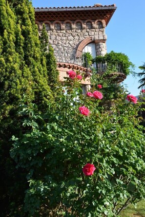 تفاصيل الفندق من الخارج