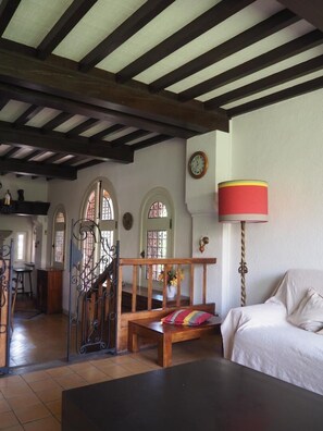 المنشأة من الداخل