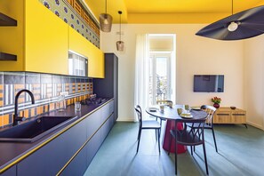 Comfort-Apartment, 1 Queen-Bett und Schlafsofa, Balkon, Stadtblick | Eigene Küche