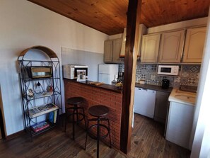 Réfrigérateur, micro-ondes, four, lave-vaisselle