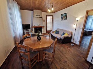 Télévision, cheminée