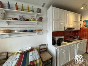 Fridge, oven