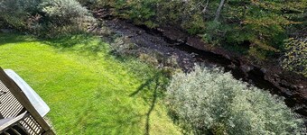 Base Mountain 2 Bedroom with Winter Shuttle to/from Snowshoe Village