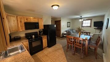 Mikrowelle, Ofen, Herdplatte, Küchenrolle