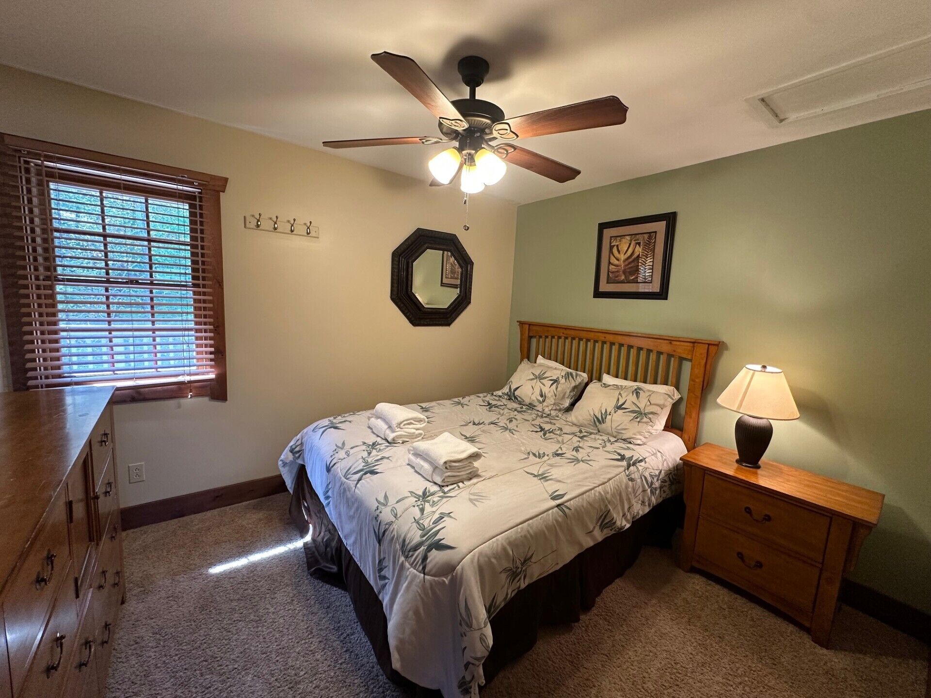 2 bedrooms, iron/ironing board, WiFi, bed sheets