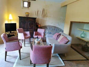 Télévision, cheminée