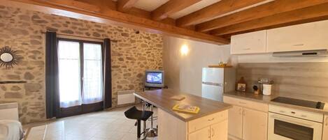 Microwave, dishwasher