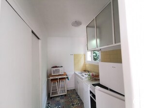 Jääkaappi, mikroaaltouuni, uuni