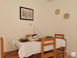 Dining - Aspres - TROUILLAS - Gîte (TROUILLAS)