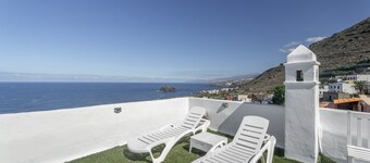 "Tenerife" con vistas al mar, terraza compartida y Wi-Fi