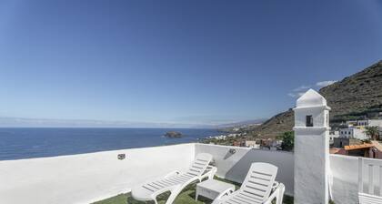« Tenerife » avec vue mer, terrasse partagée et Wi-Fi