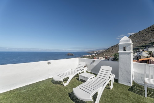 „Tenerife“ mit Meerblick, gemeinsamer Terrasse und WLAN