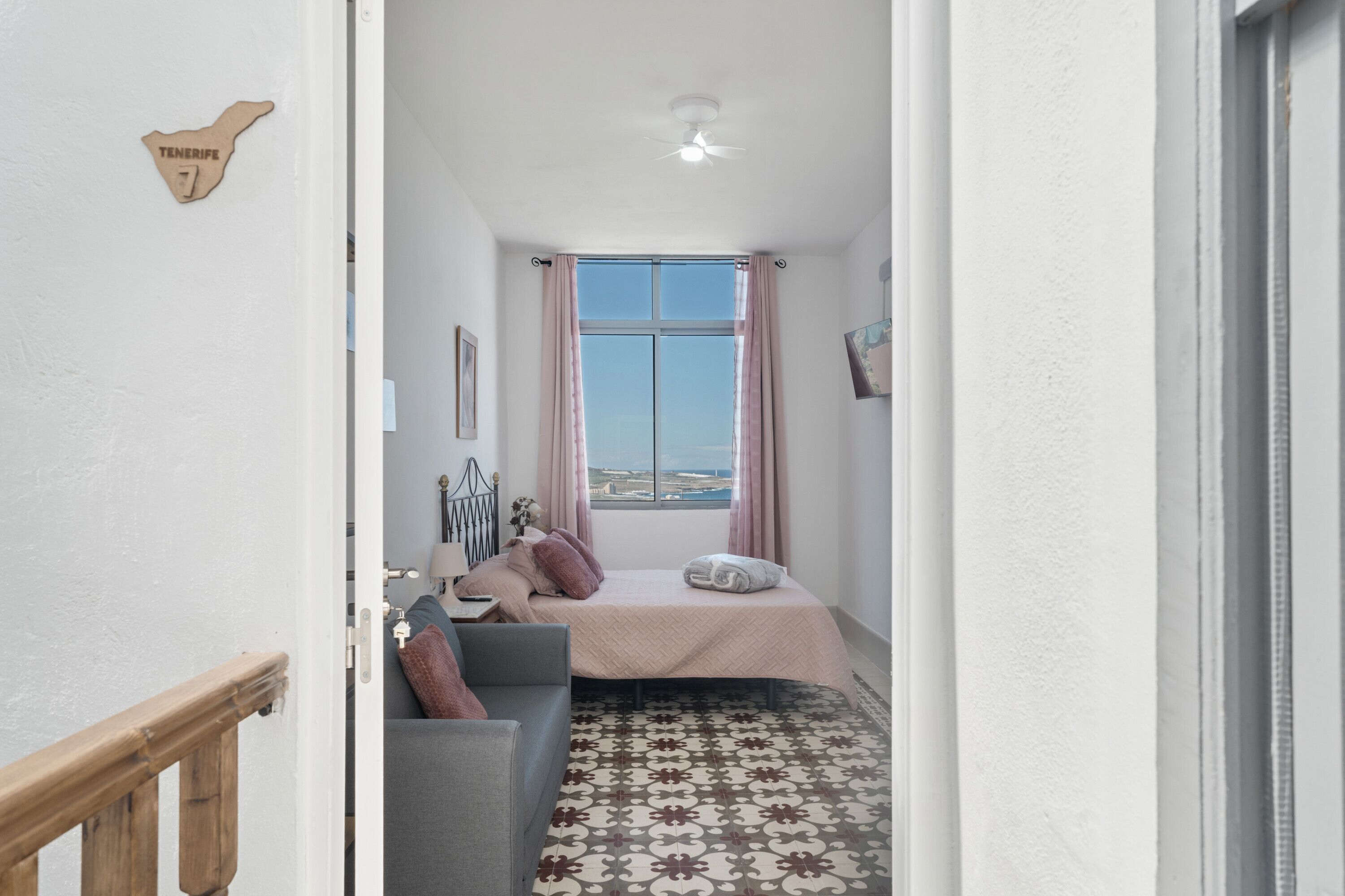 Iron/ironing board, WiFi, bed sheets