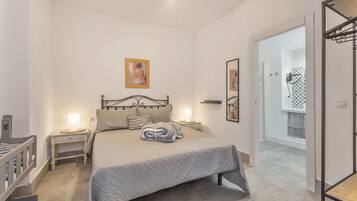 Fer et planche Ă repasser, Wi-Fi, draps fournis