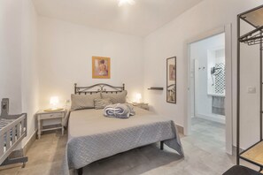 Iron/ironing board, WiFi, bed sheets - ‘Lanzarote’ with Shared Terrace and Wi-Fi (Garachico)