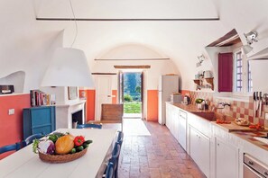 Microwave, dishwasher