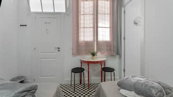 Iron/ironing board, WiFi, bed sheets