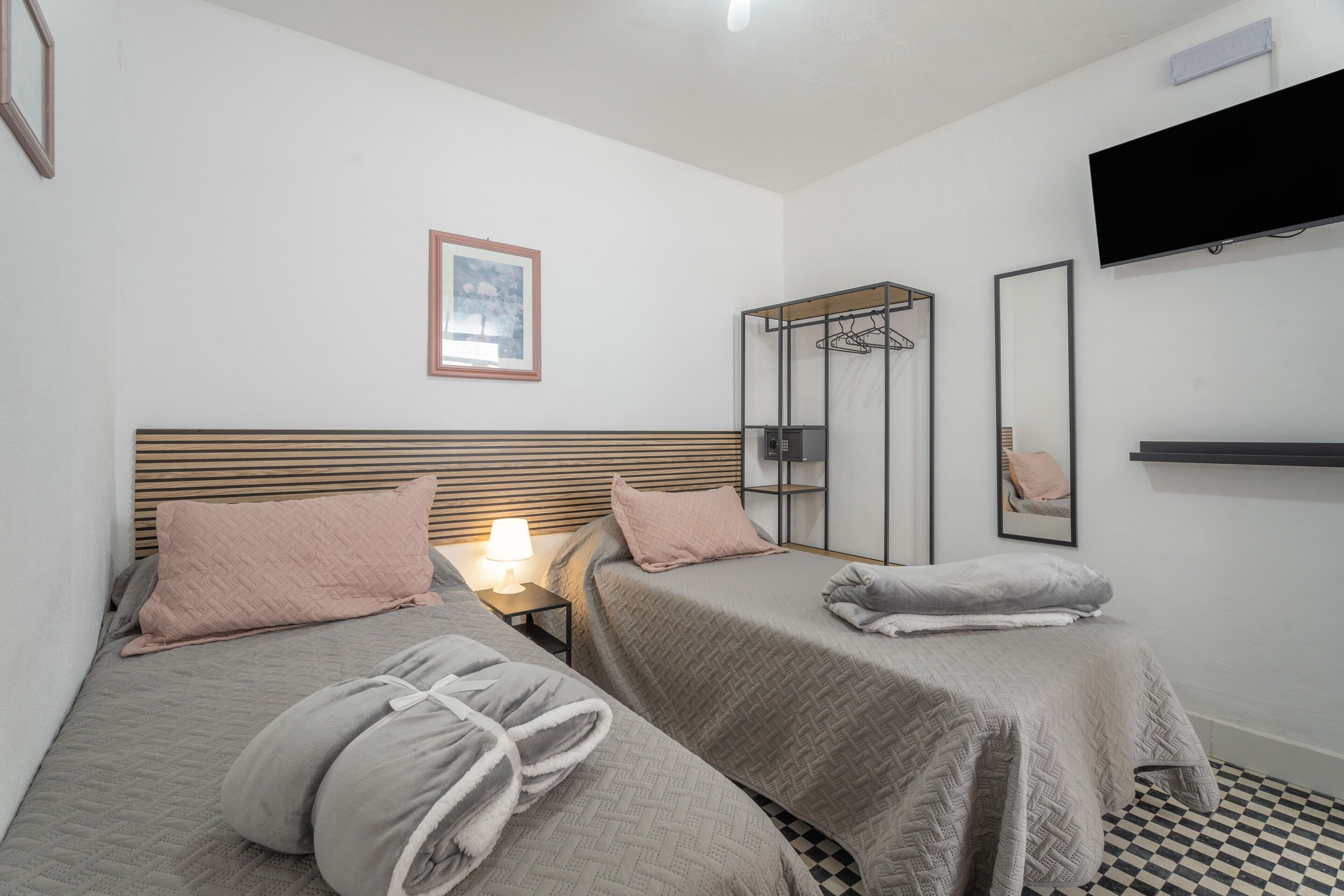 Bügeleisen/Bügelbrett, WLAN, Bettwäsche