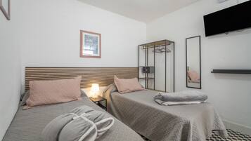 Bügeleisen/Bügelbrett, WLAN, Bettwäsche