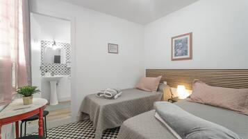 Bügeleisen/Bügelbrett, WLAN, Bettwäsche