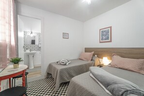 Fer et planche à repasser, Wi-Fi, literie fournie