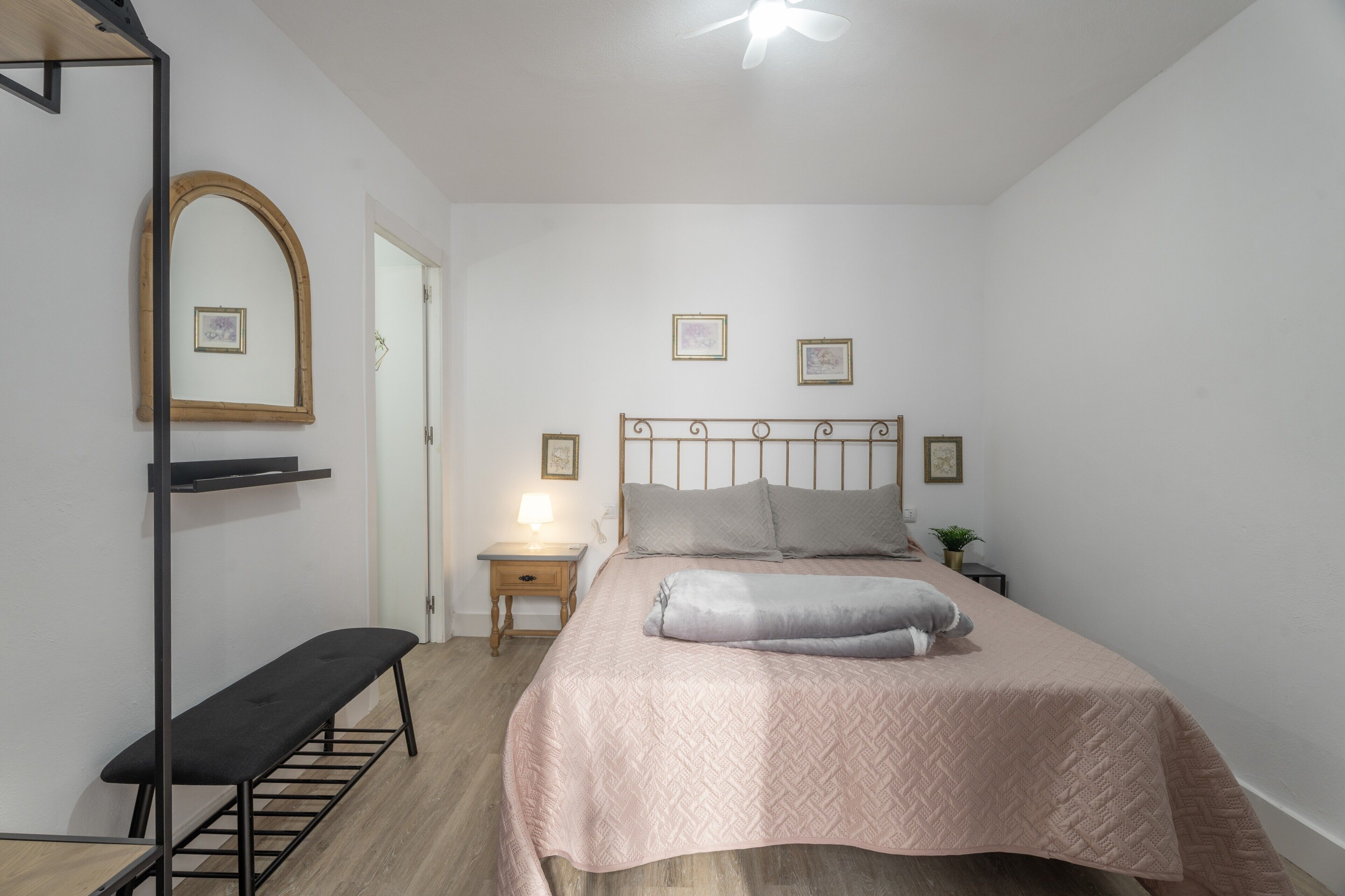 Iron/ironing board, WiFi, bed sheets